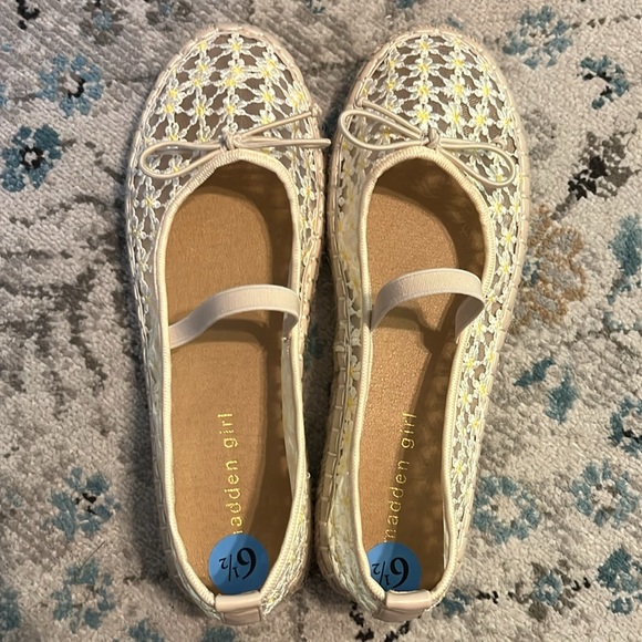 NWOT Madden Girl July Mesh Daisy Flat Size 6.5 - Picture 10 of 16